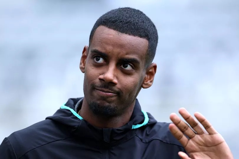 Liverpool target Alexander Isak makes decision as Newcastle starts transfer talks