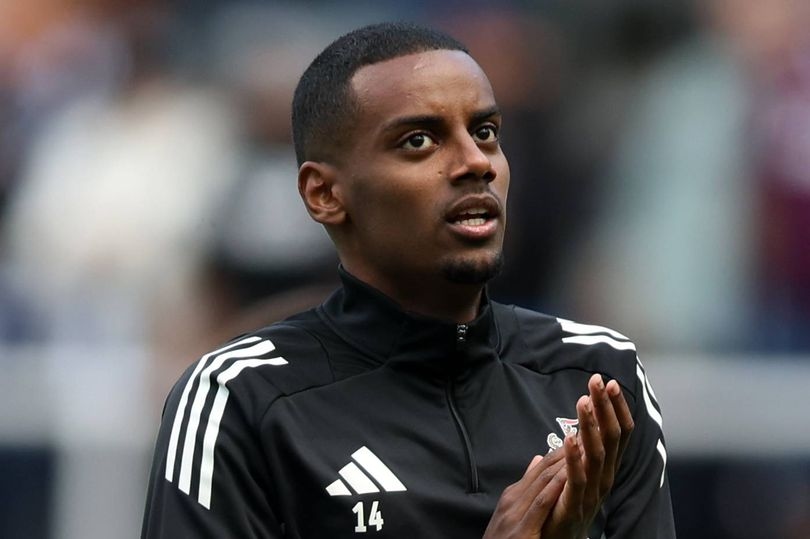 Furious Newcastle fans confront Alexander Isak over Liverpool transfer stance