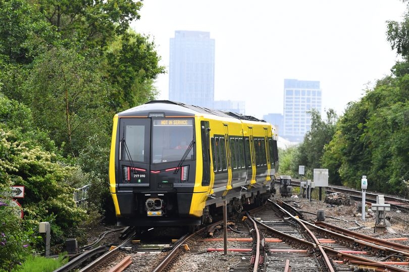 Staff on Merseyrail call for change amid pay row