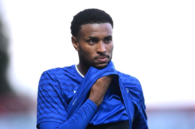 Everton forward faces defining summer as David Moyes weighs up what to do