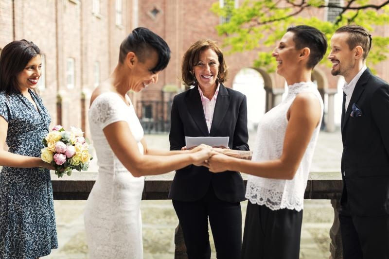 How to Officiate a Wedding: Tips for a Meaningful Ceremony