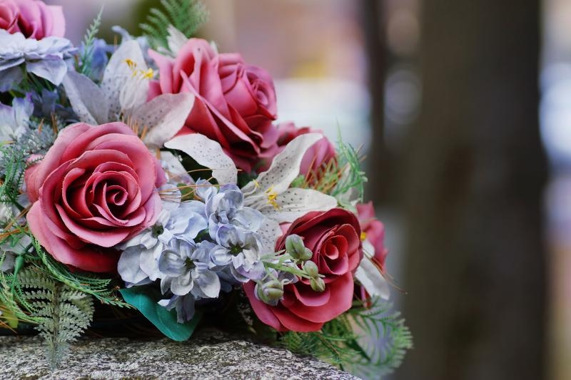 7 Meaningful Examples of Thank You Notes for Funeral Flowers