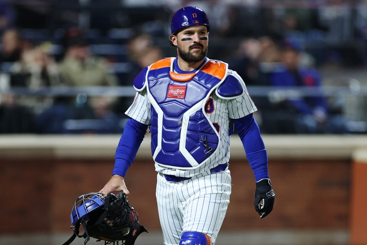 MLB》界外球打到要害傷退 大都會捕手：有戴護襠但還是有點…