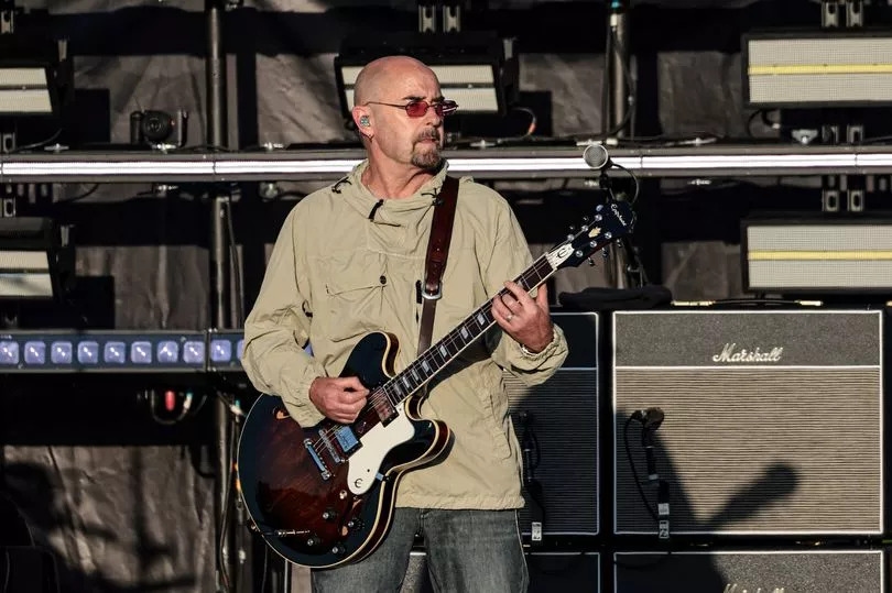 Oasis star Bonehead's one-word response to fan's Heaton Park setlist claim after rumours