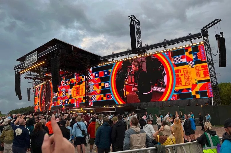 Oasis at Manchester Heaton Park set list for Sunday July 20