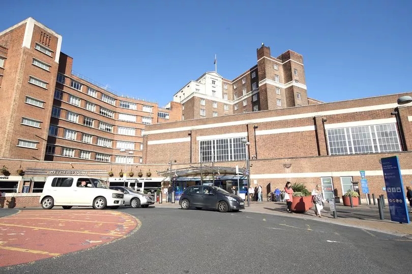 'Do not travel warning' issued as major rail station forced to close due to signalling issue