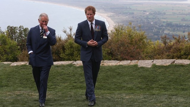 Prince Harry's Reunion Invite to the Royals Shows His ‘Desperation,' Says Source