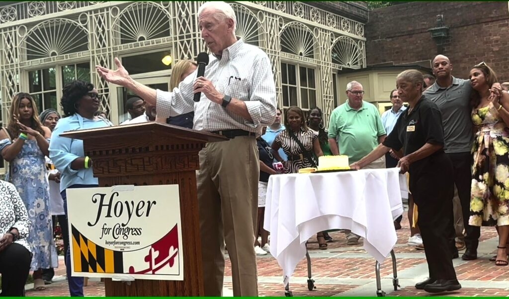 A parade — of speakers — and a hint of rain at annual Hoyer bull roast, but no hints on his plans
