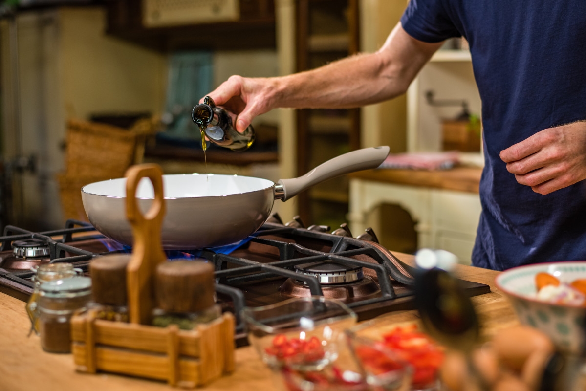 Doctor: I'm Begging Guys to Ditch Seed Oils—And Opt for Whole Food Fats Instead
