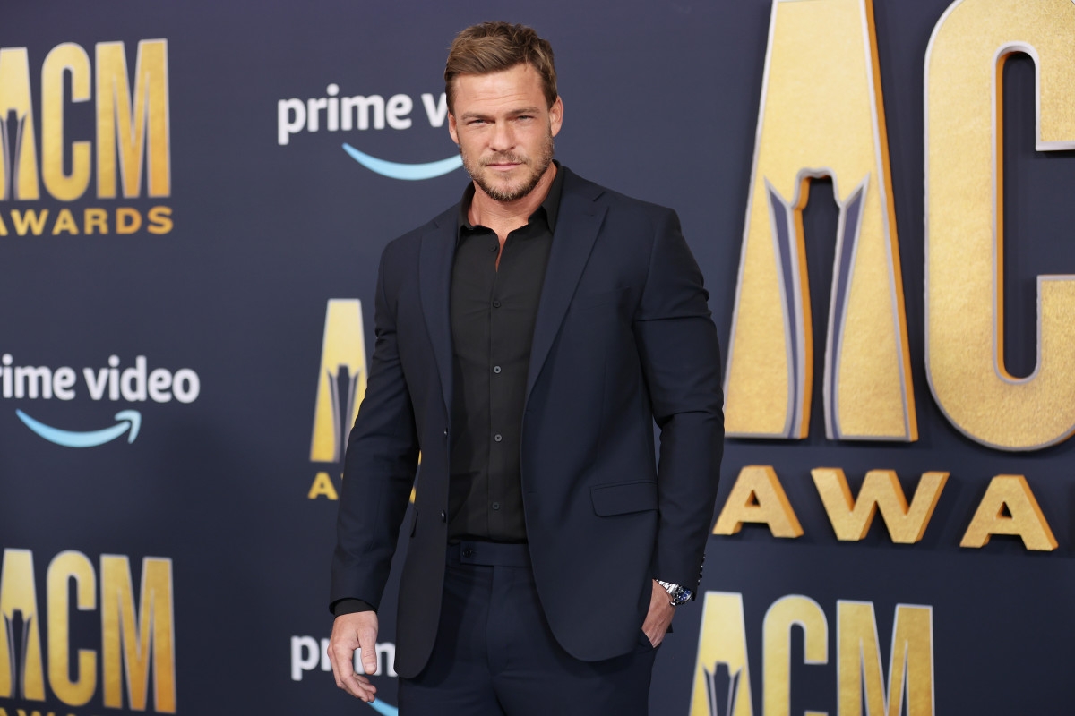 Alan Ritchson Relies on One Simple Workout Tool to Fuel His Upper-Body Training