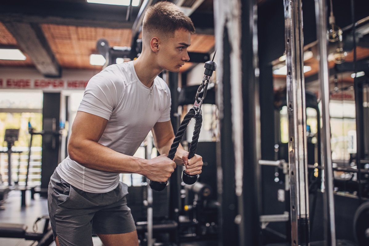 Coach Begs Lifters to Stop Doing These 5 Popular, Ineffective Bodybuilding Exercises