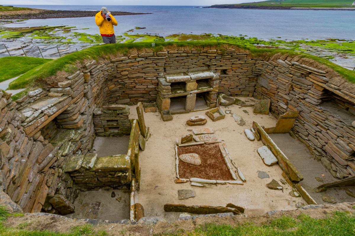 Archaeolgists Find Largest-Ever Ceremony Hall, Weapons Hoard