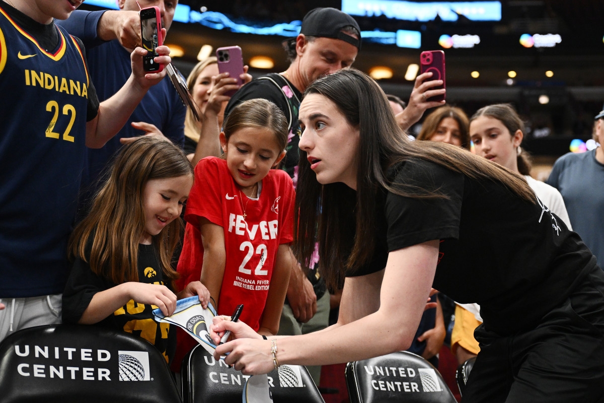 Caitlin Clark Praised for Actions Before Fever Defeated Angel Reese, Chicago Sky