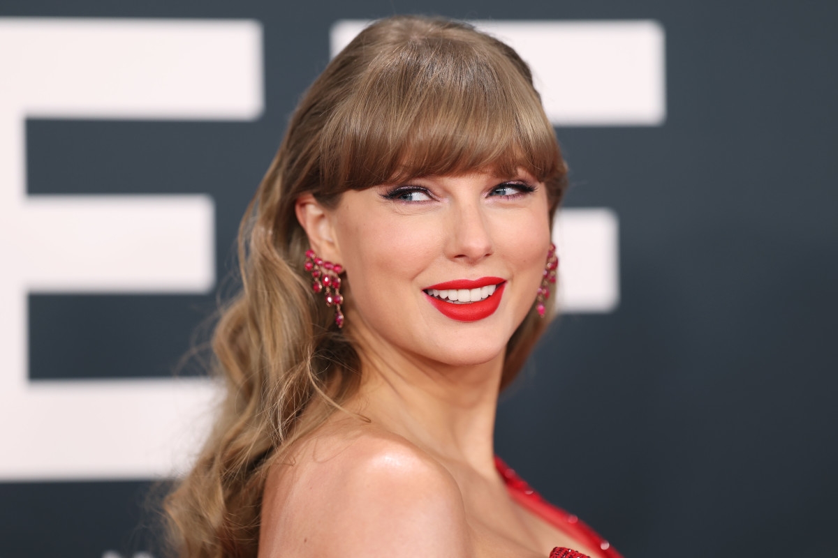 Taylor Swift Fans Notice Telling Detail on Instagram Account