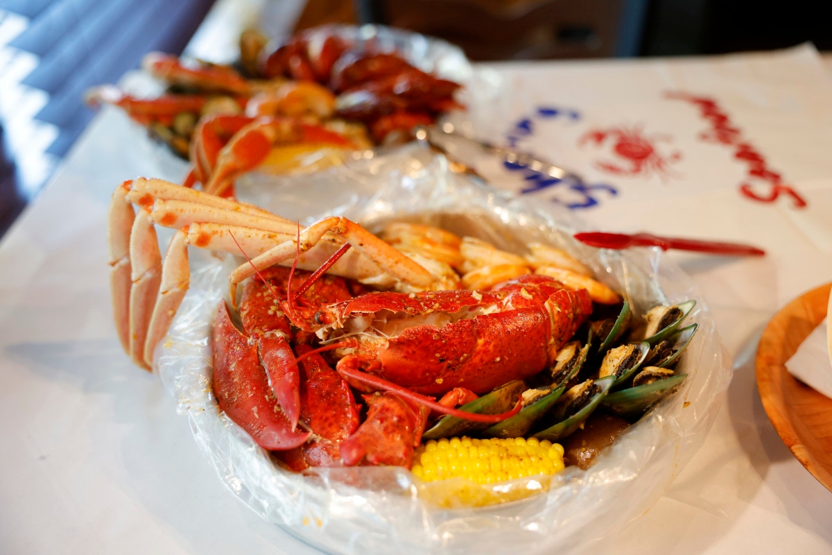 Popular Seafood Chain Wahoo Seafood Grill Suddenly Closes Location