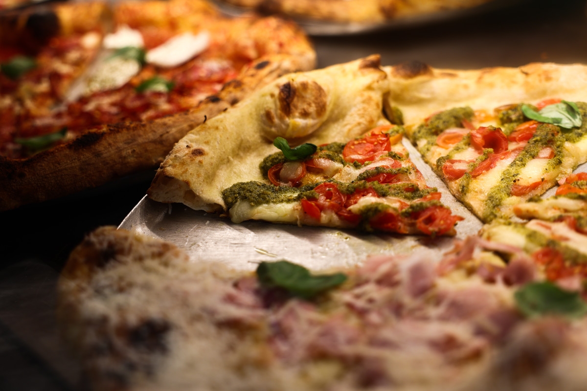 Beloved 'Hole-in-the-Wall' Pizza Restaurant Is Closing After 31 Years