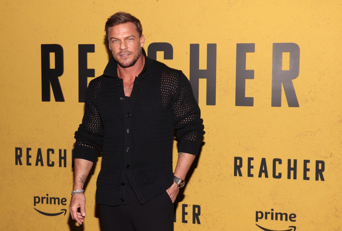 Alan Ritchson Films ‘Reacher' Spin-off in Stands During Chicago Cubs Game