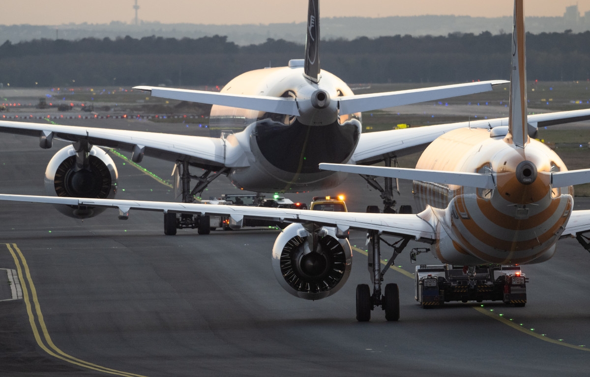 Major Airlines Cancel 650 European Flights as Delays Rock Travelers