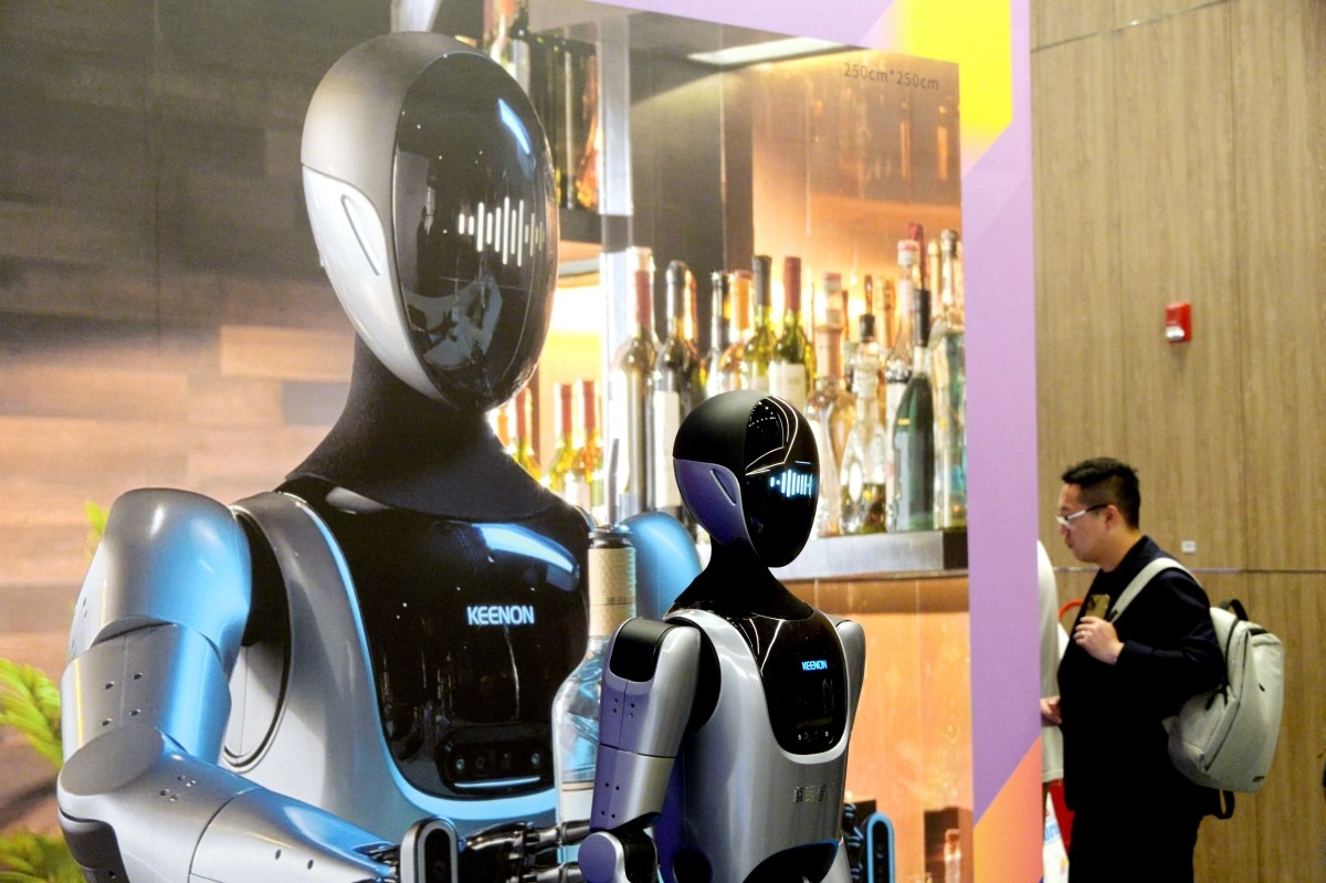 Tech Professor Issues Stark Warning: AI May Slash Global Population to 100 Million