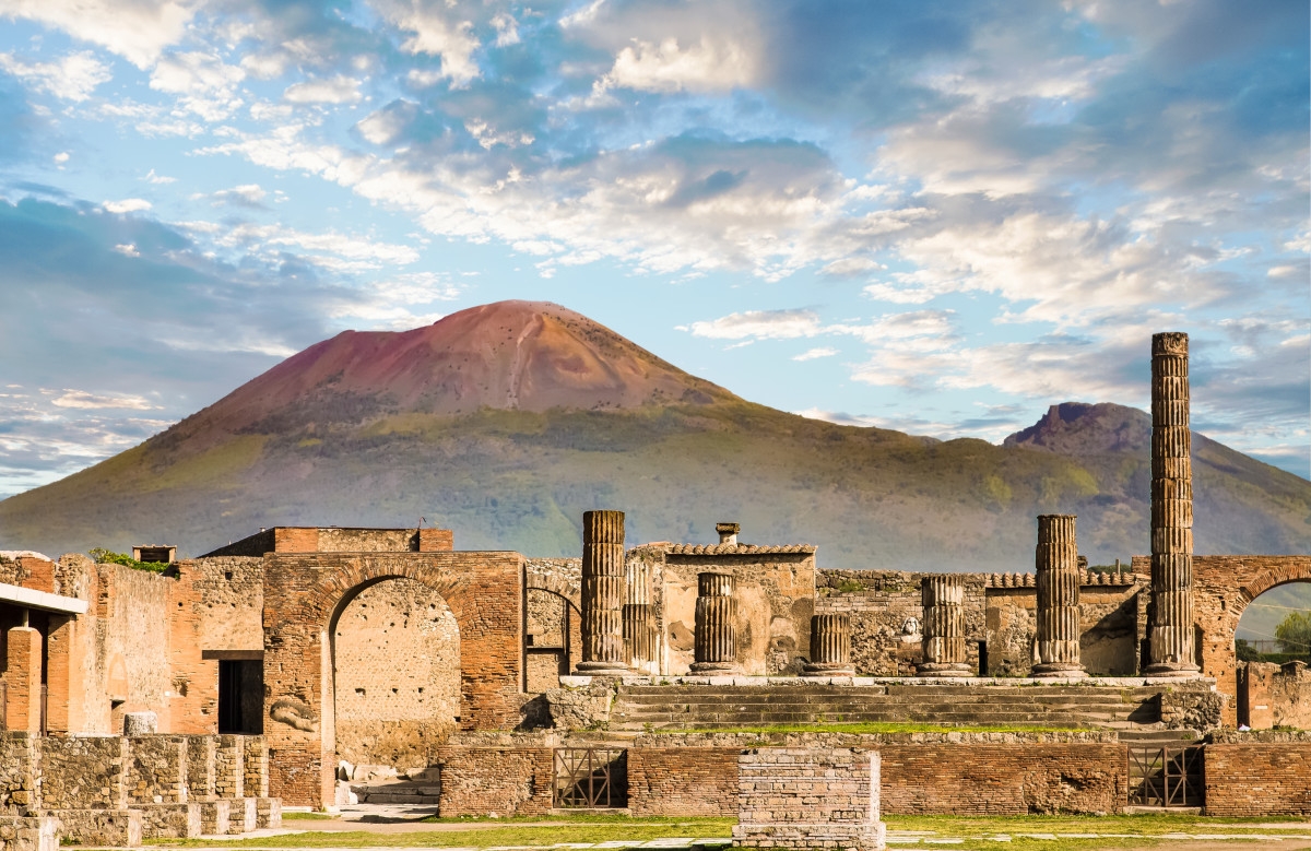 Researchers Decipher Herculaneum Scrolls Found at Pompeii