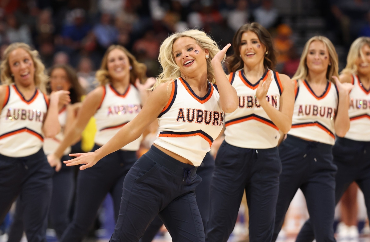 Auburn Cheerleaders Stun With Photos Before Elite Eight