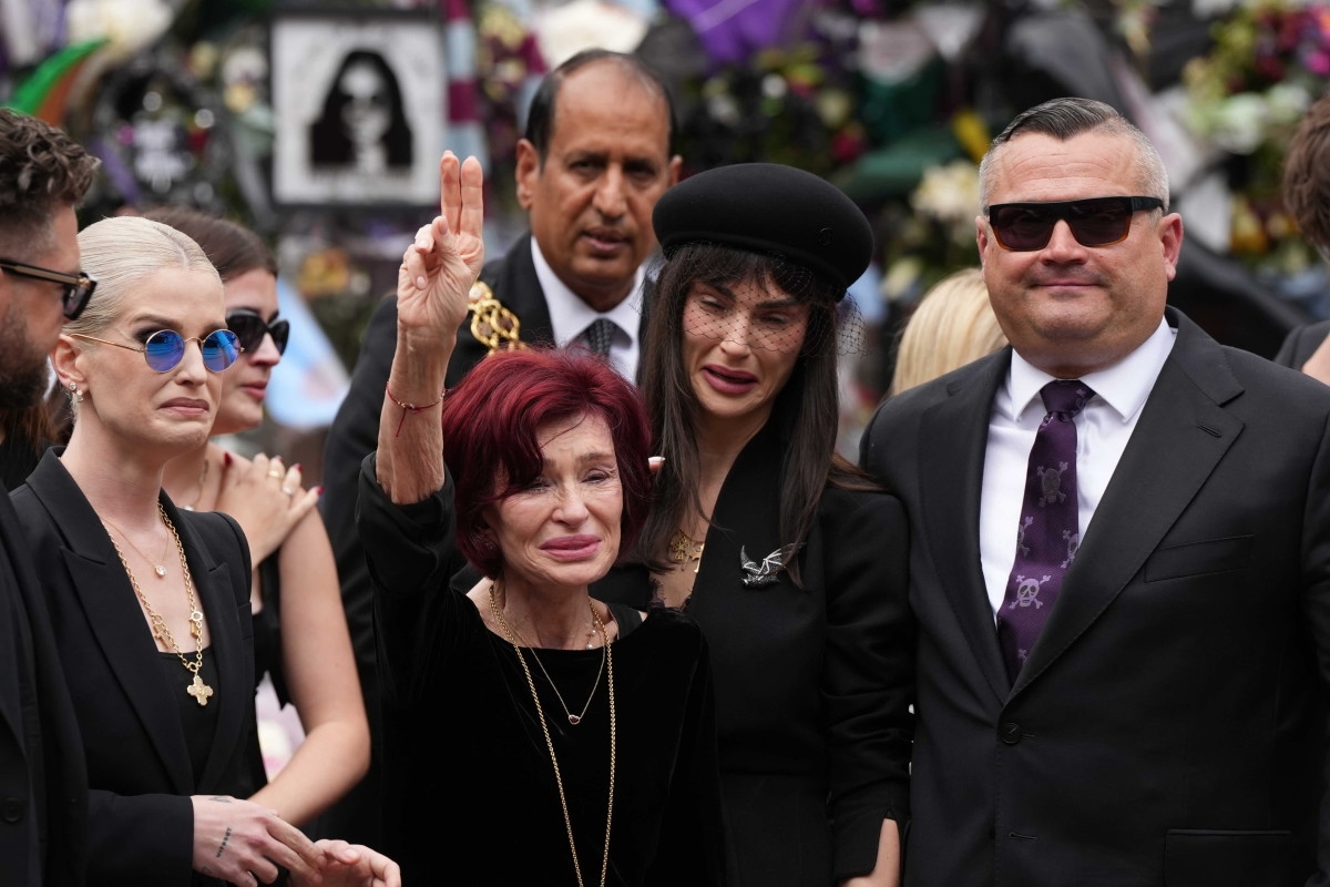 Kelly Osbourne Posts Photo from Ozzy's Private Funeral