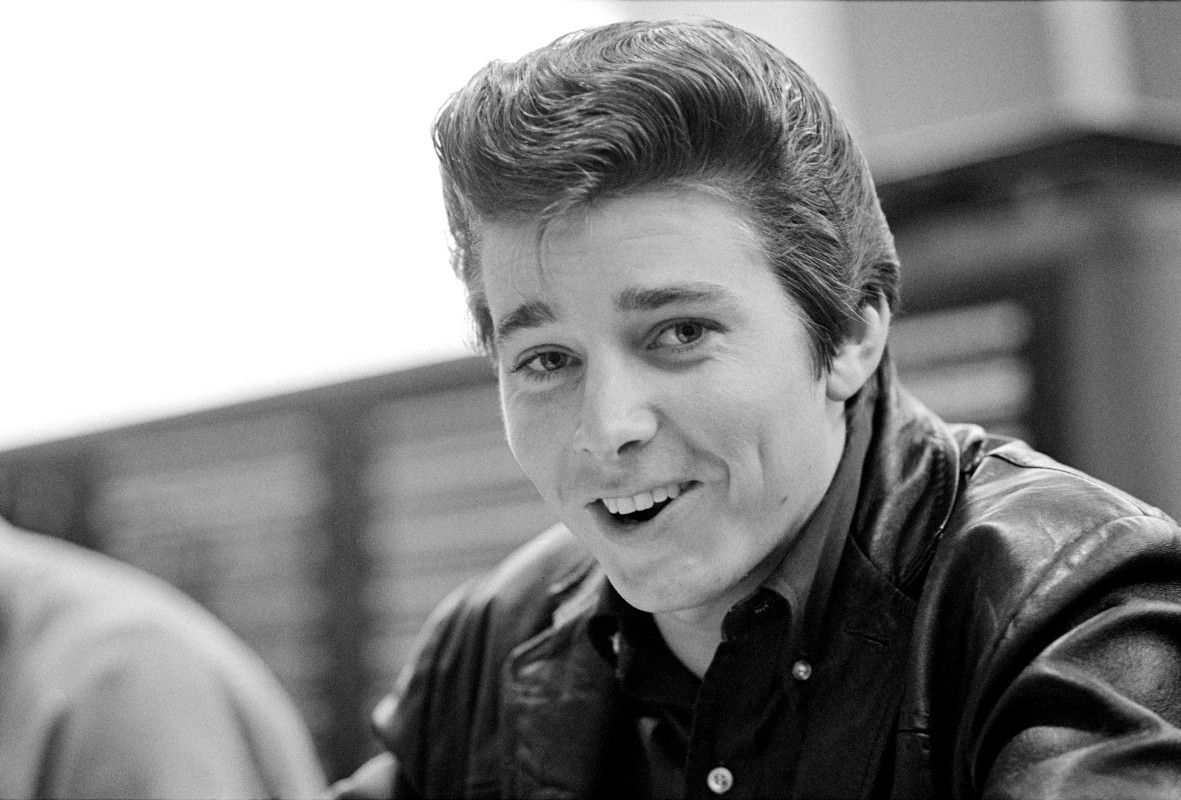 Former Teen Idol Diagnosed With Stage IV Cancer