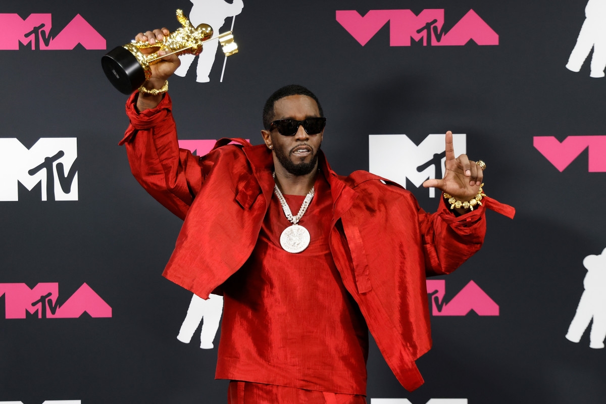 Woman Kicked out of Courtroom for What She Yelled at Sean 'Diddy' Combs