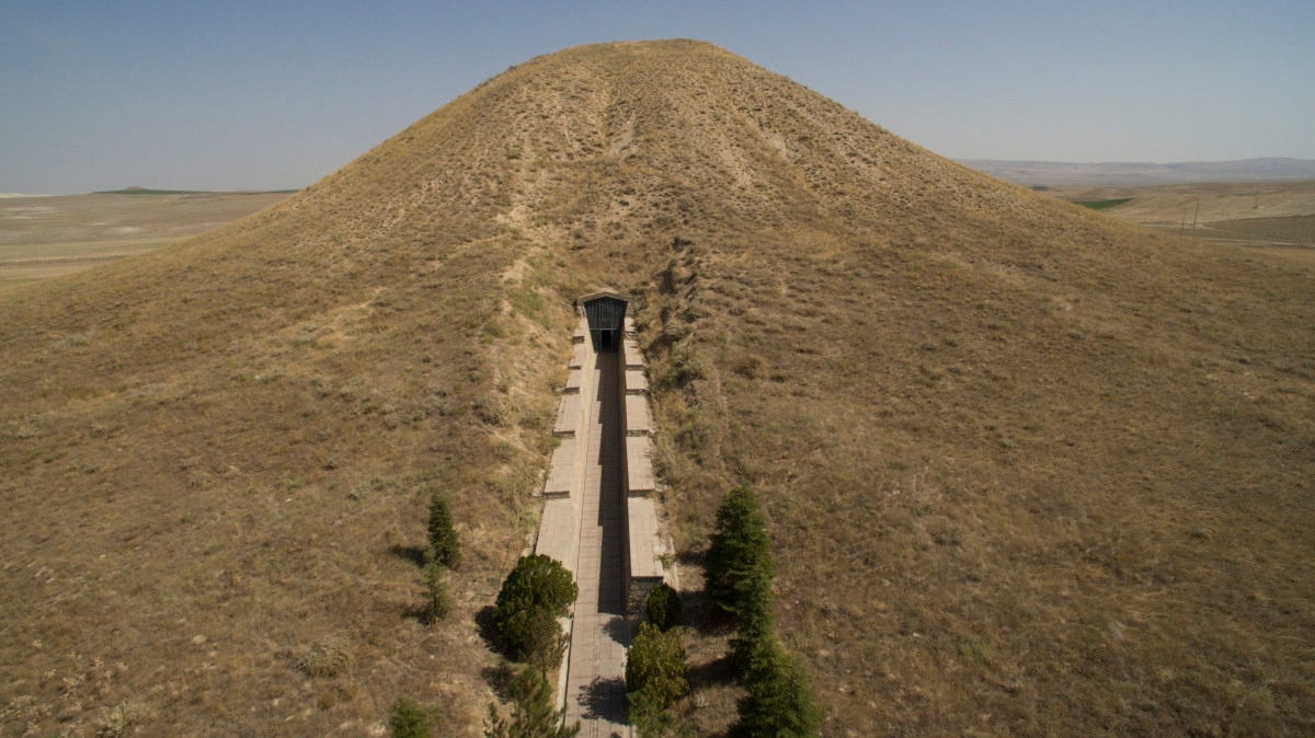 Royal Tomb, Relics Belonging to Relative of King Midas Found in Turkey