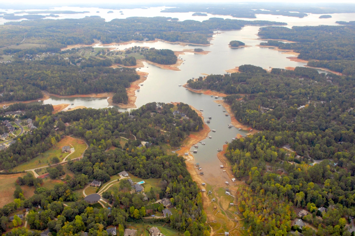 Man Dies After Jumping Into Georgia's Lake Lanier