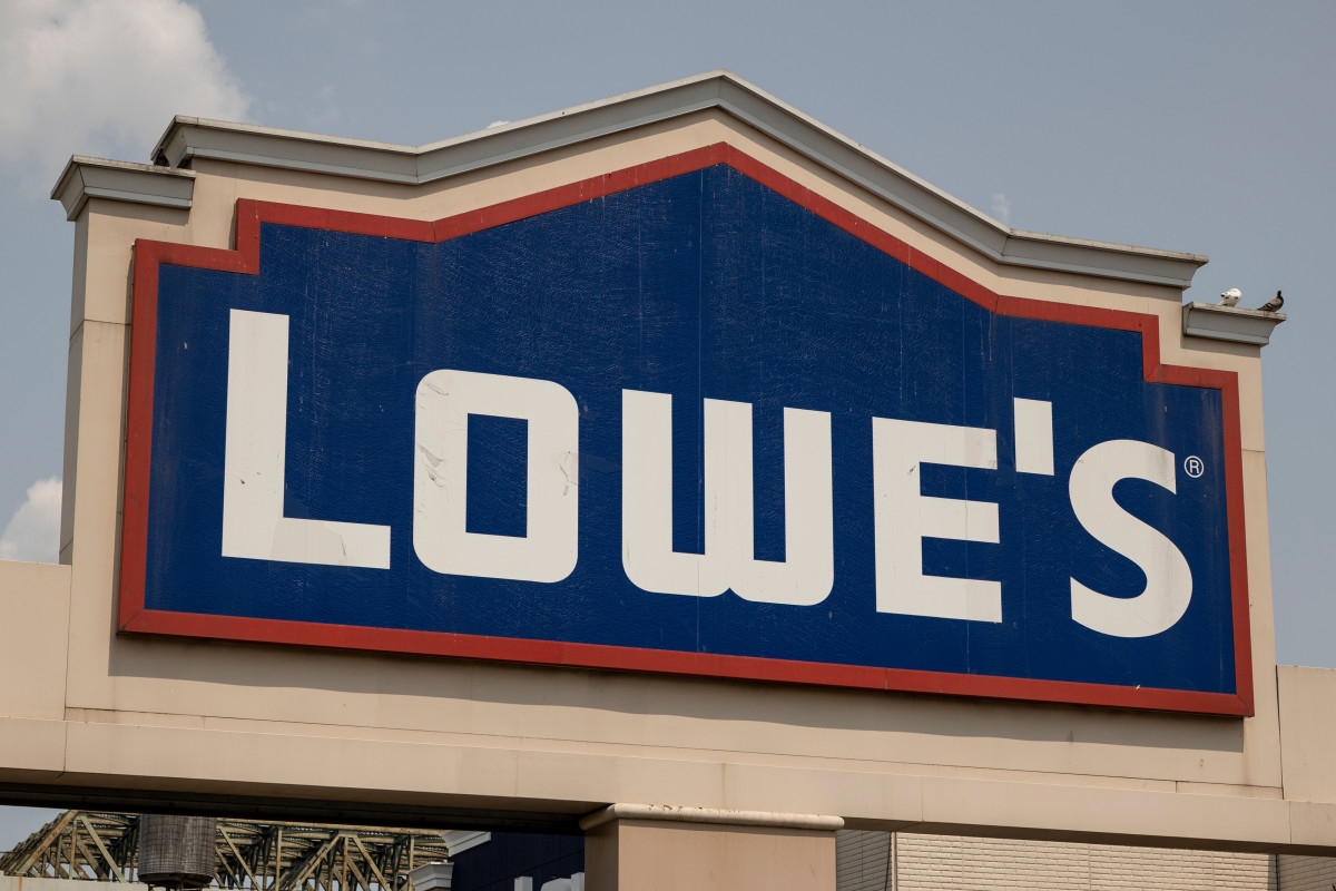 Lowes Stores Closing for 24 Hours: Here's Why