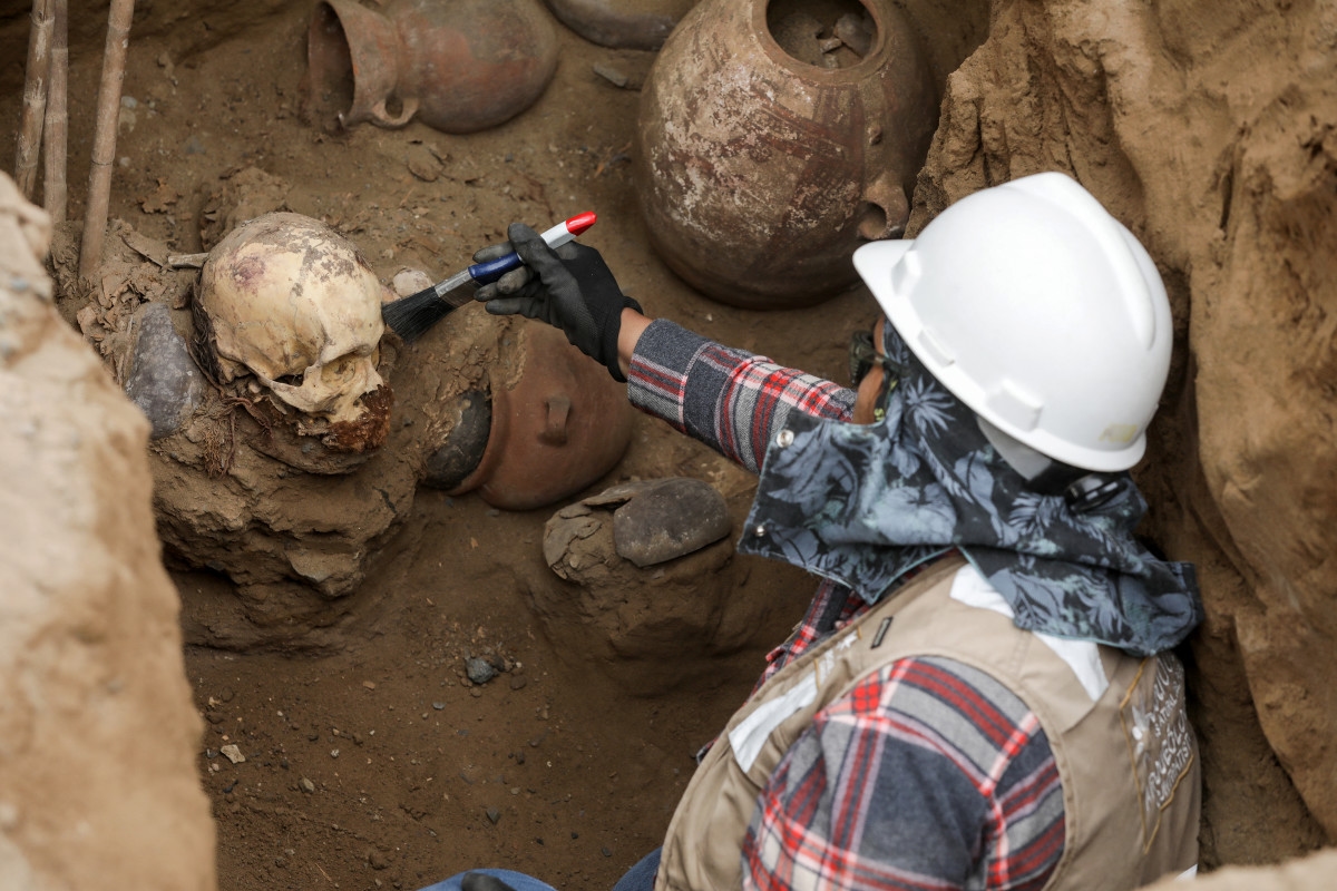 Gas Line Workers in Peru Stumble Upon 1,000-Year-Old Pre-Incan Tomb in Lima