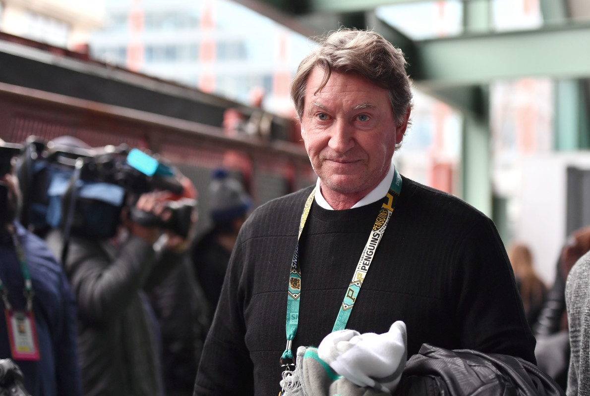 Wayne Gretzky Names Greatest Basketball Player of All Time