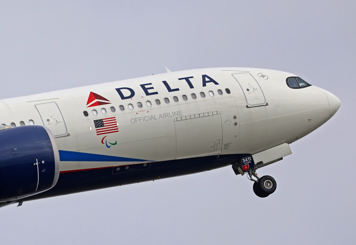 Major U.S. Airport Reports 700 Delayed Flights