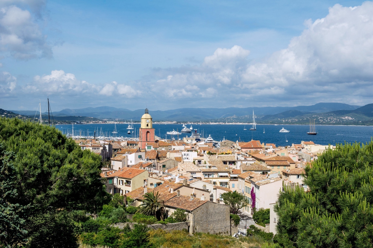 Tourists, Residents Could Face Fines Under New French Smoking Ban