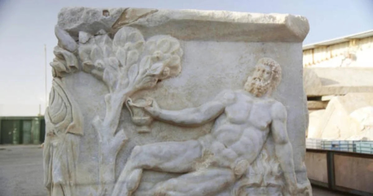 1,700-Year-Old Roman Artifact Depicting Gods in Drinking Contest Unearthed