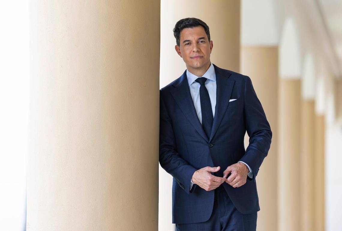 ‘It's an honor': Miami's own Tom Llamas on taking over a national nightly newscast