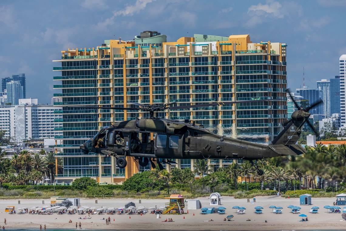 See sights from the 2025 Hyundai Air & Sea Show in Miami Beach