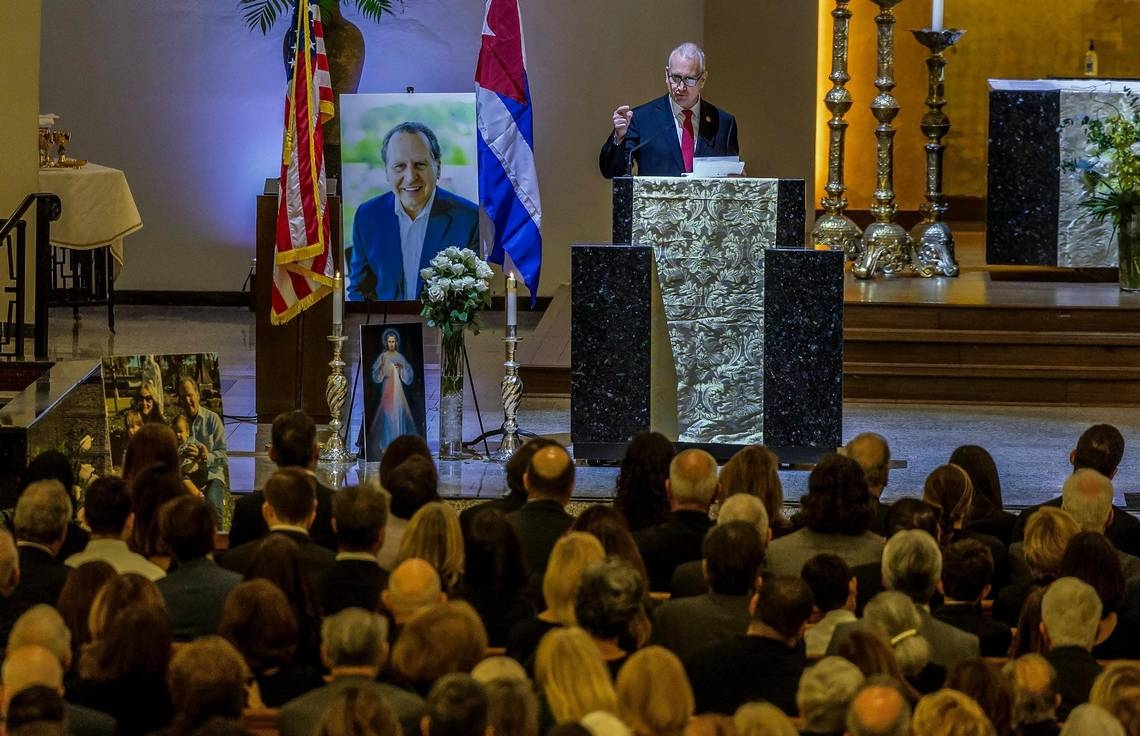 ‘Never stopped fighting for freedom': Hundreds honor Lincoln Díaz-Balart at memorial mass