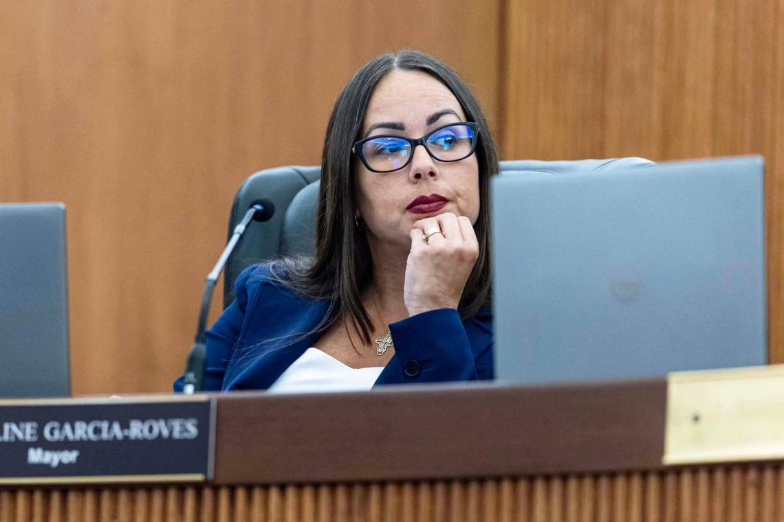 Hialeah's city council, deadlocked over vacant seat, reopens qualification period