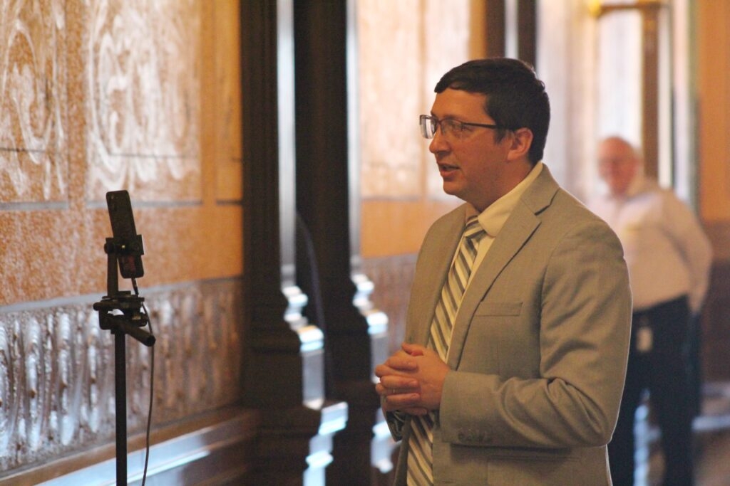 Bipartisan Michigan lawmakers unveil bills to prohibit legislative non-disclosure agreements
