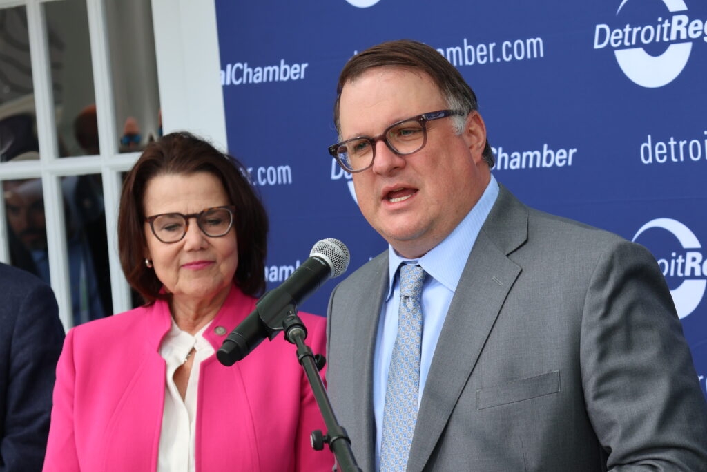 Hall once again dodges commitment to finalize budget by deadline