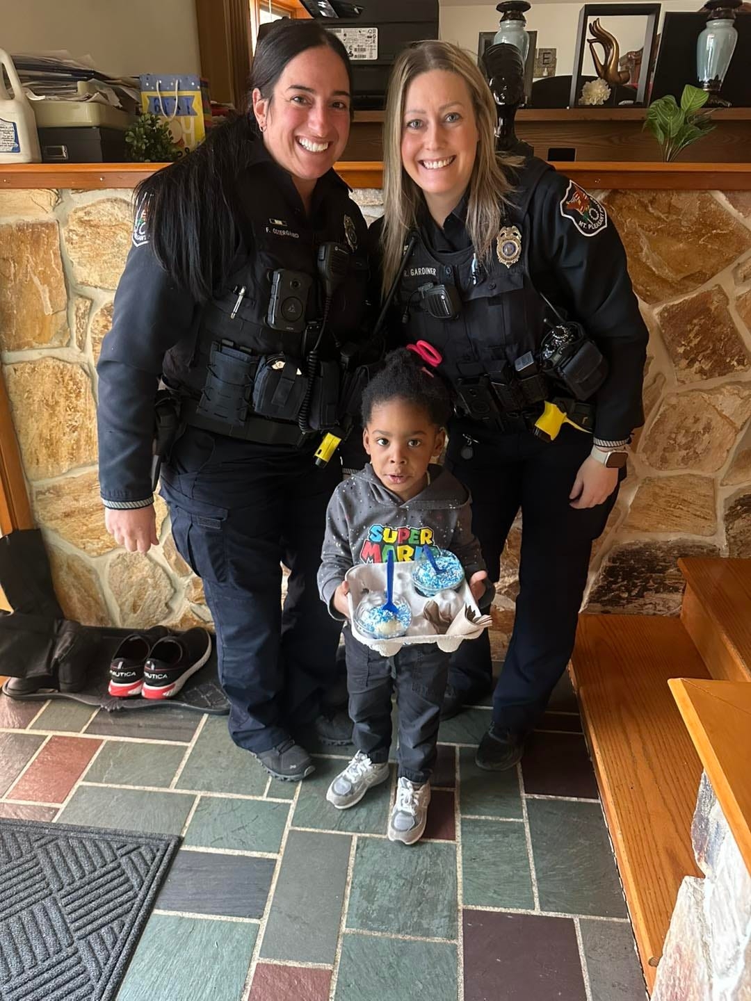 Mount Pleasant 4-year-old boy called 911 on his mom for eating his ice cream. Here's what police did next