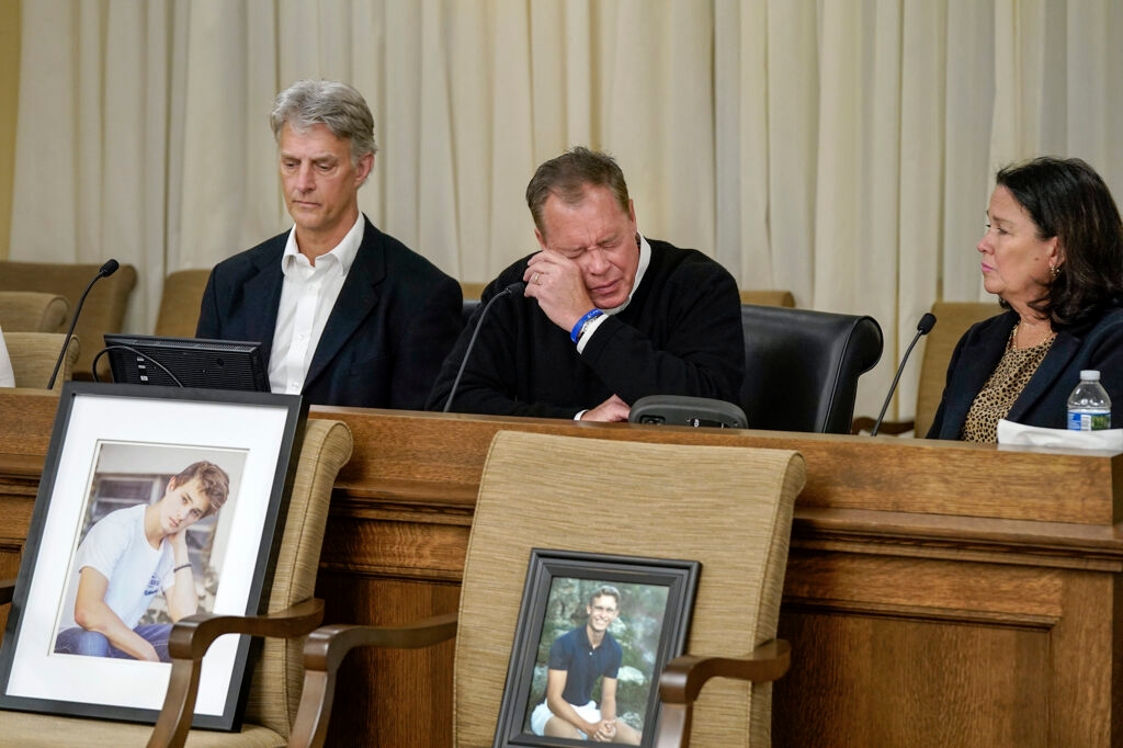 Gov. Walz signs new scuba safety standards following two worker deaths
