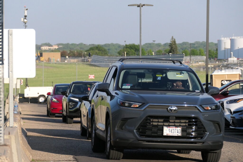 Minnesota Democrats propose path to unionize for Uber and Lyft drivers