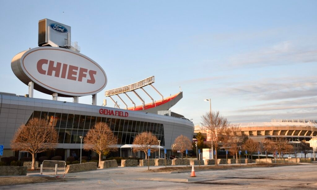 Experts question whether Kansas can afford its plan to lure Royals, Chiefs from Missouri