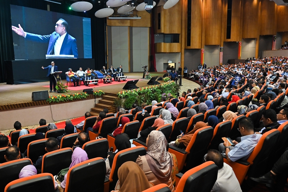 Don't borrow to impress, Angkasa warns as civil servants' personal loans spike by 10pc for Raya spending