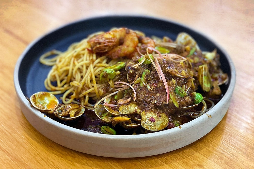 Discover comforting fusion food at Zuo An Zhi Jian in OUG, with a ‘kam heong lala' spaghetti, ‘sambal petai' prawn rice with ‘onsen' egg