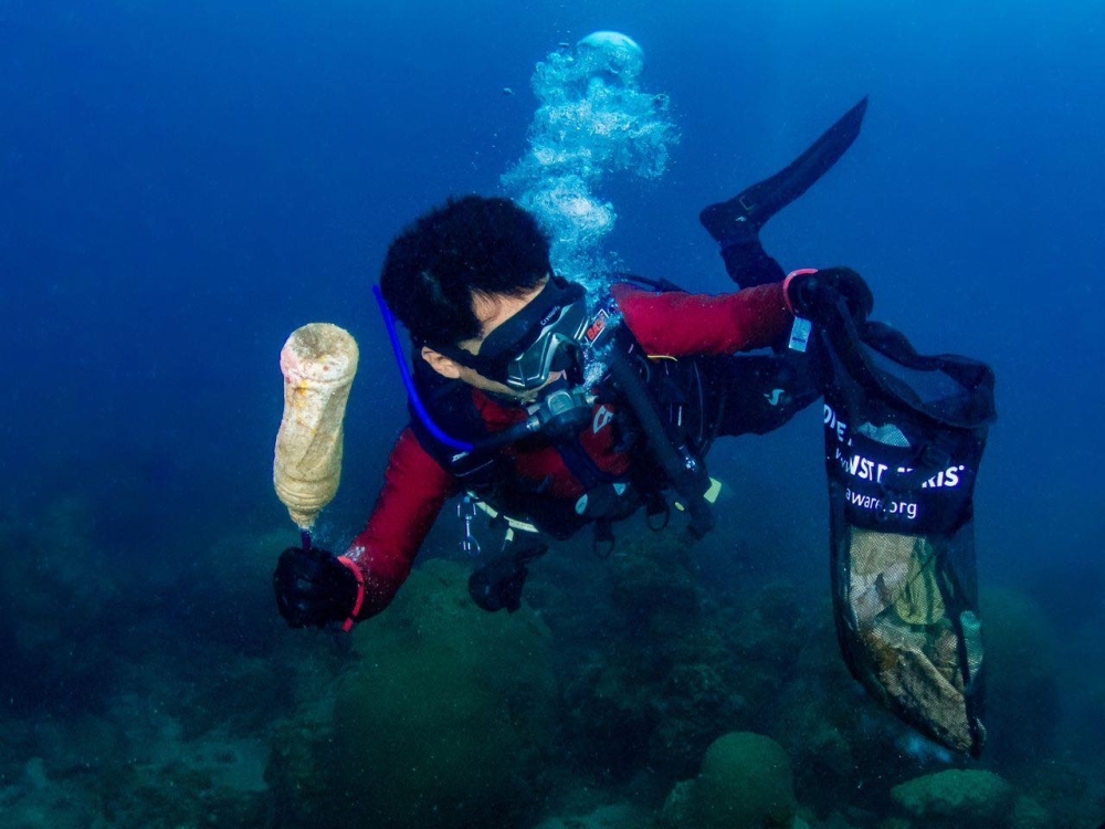 Volunteers unite in Malaysia's Dive Against Debris mission for environmental impact