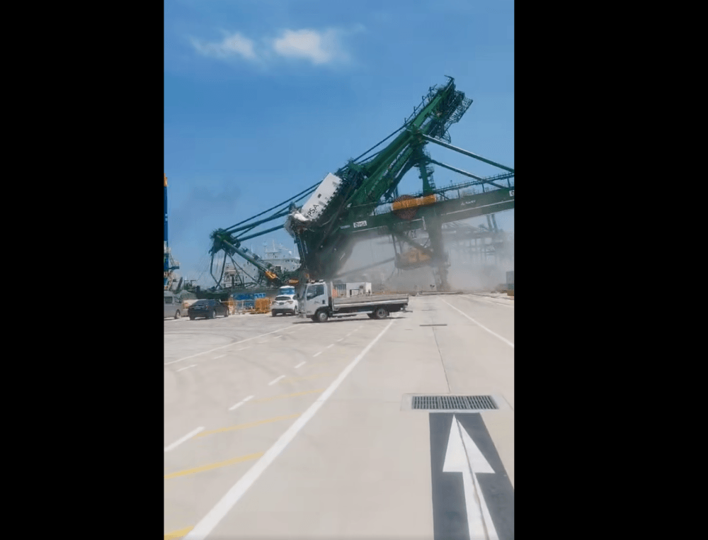 New crane flips during delivery at Tuas Port, no casualties (VIDEO)